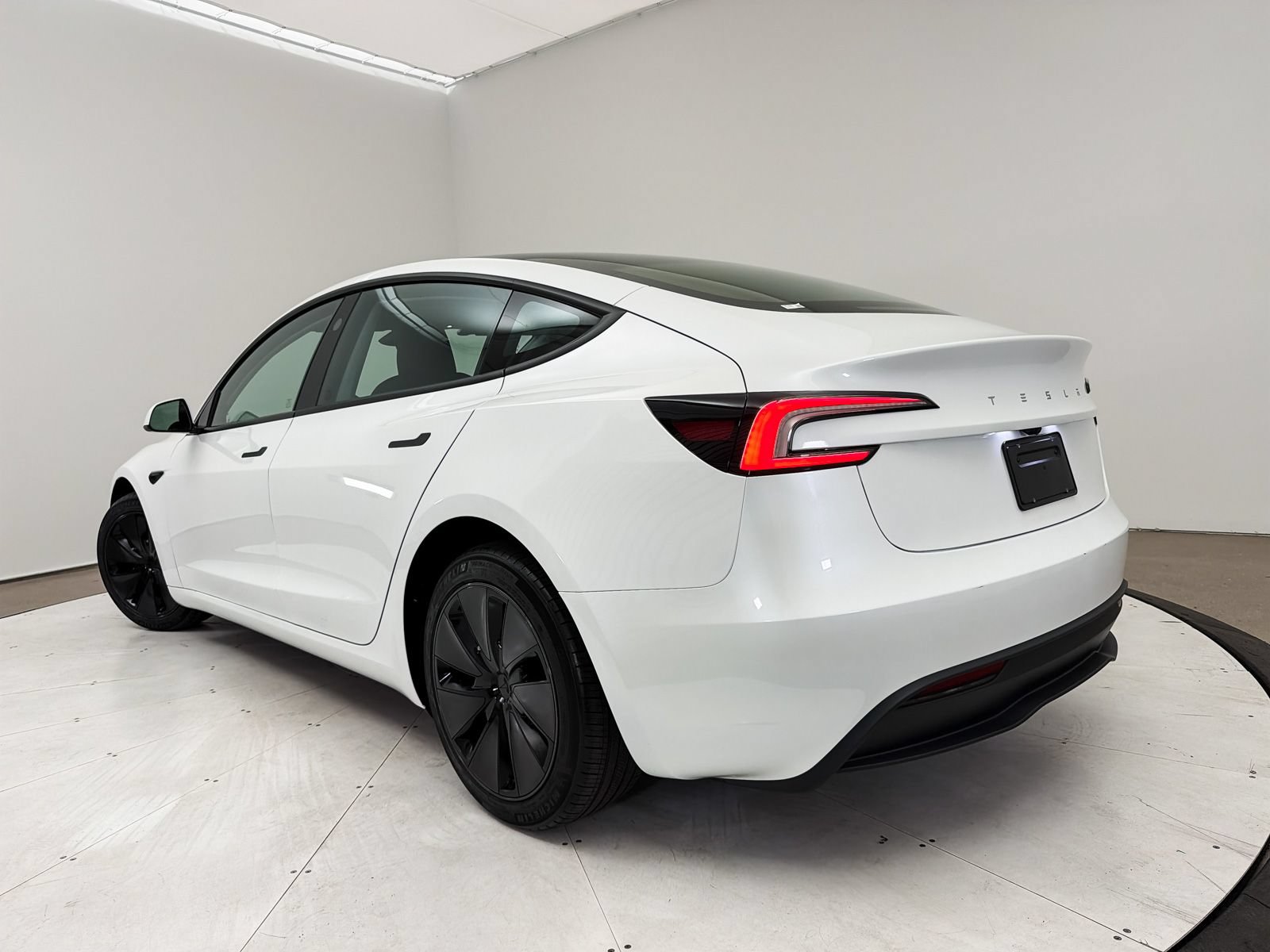 Used 2024 Tesla Model 3 Standard Range RWD image 7