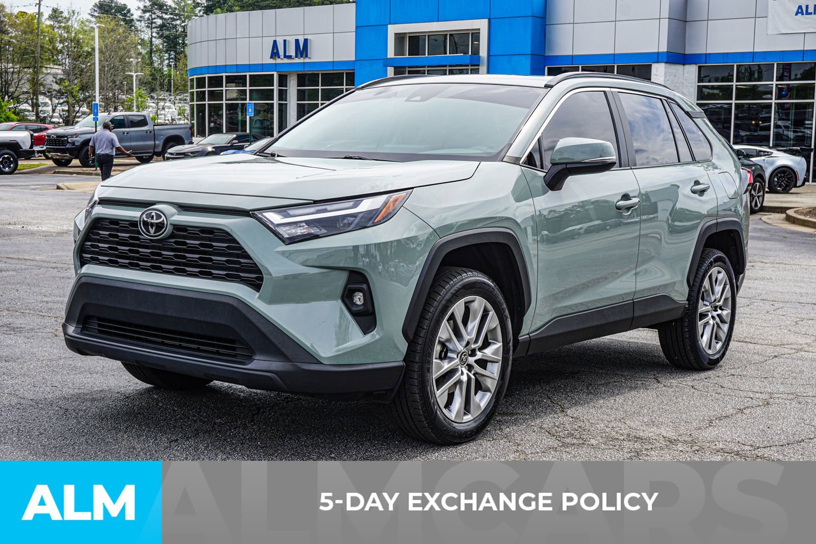 Used 2023 Toyota RAV4 XLE Premium FWD image 5