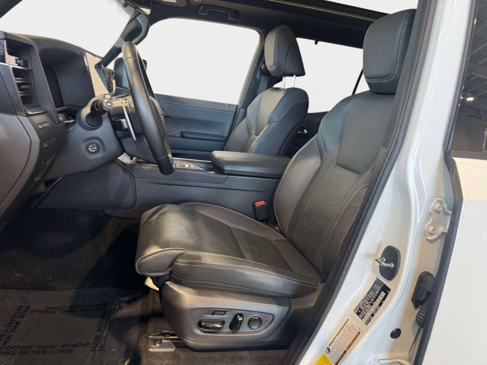 Used 2024 Lexus GX 550 w/ Cold Area Package image 13