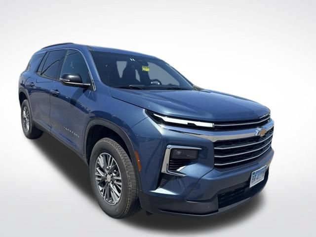 Certified 2025 Chevrolet Traverse LT FWD image 1