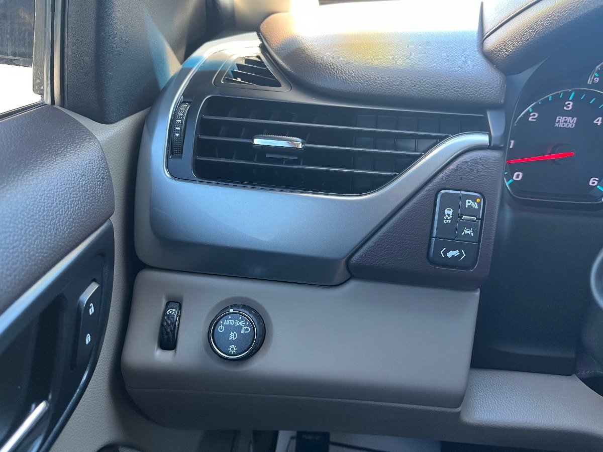 Used 2019 Chevrolet Suburban LT RWD image 21