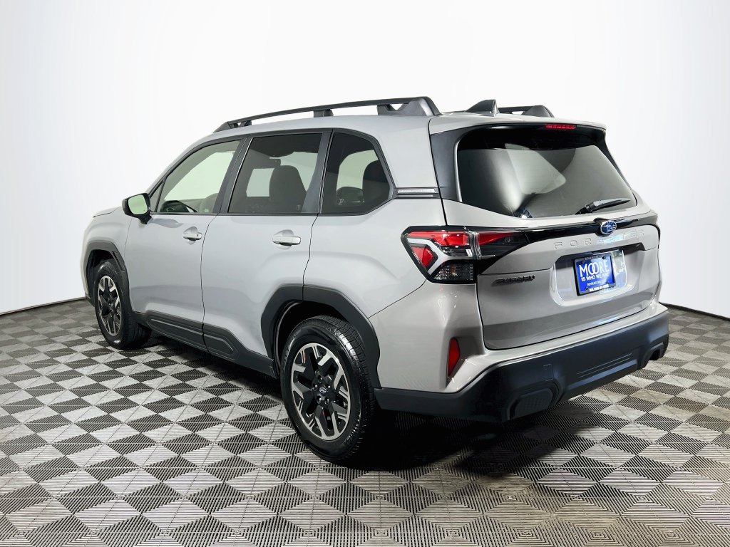 Used 2025 Subaru Forester Premium AWD/4WD image 5