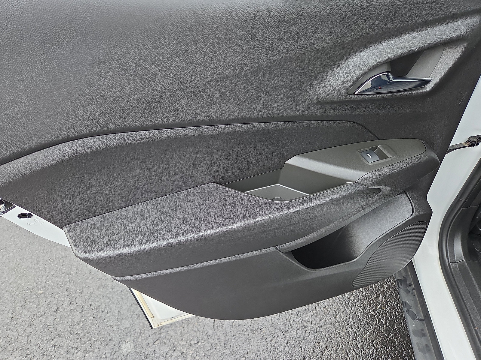 Used 2024 Chevrolet Trax LS w/ LS Convenience Package FWD image 21