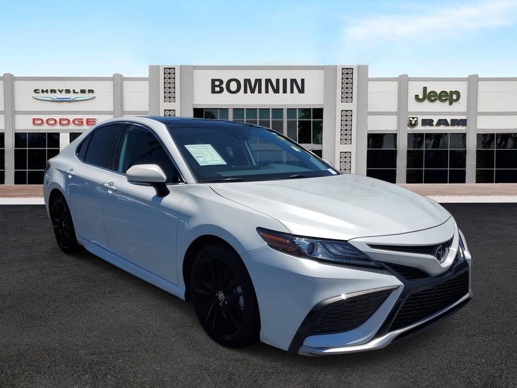 Used 2022 Toyota Camry XSE image 2