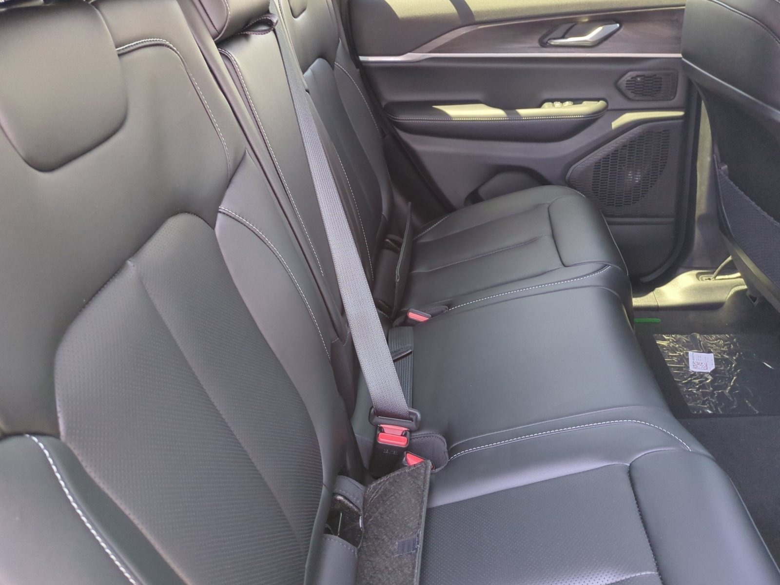New 2026 Jeep Grand Cherokee Limited w/ Luxury Tech Group II RWD image 18