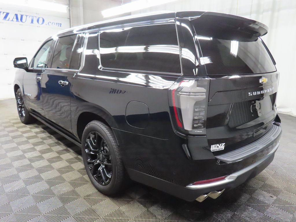 Used 2025 Chevrolet Suburban High Country AWD/4WD image 5