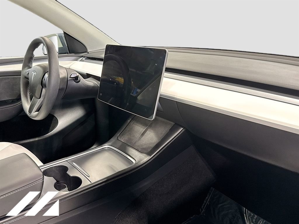 Used 2023 Tesla Model Y Long Range image 31