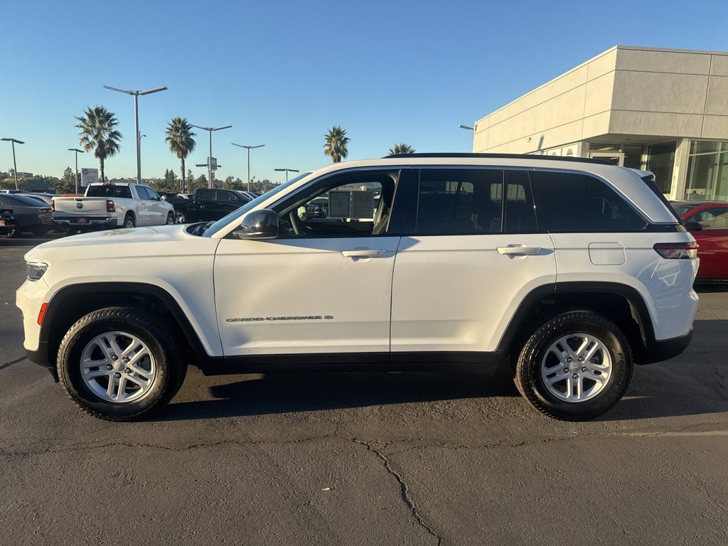 Certified 2024 Jeep Grand Cherokee Laredo w/ Luxury Tech Group I image 4