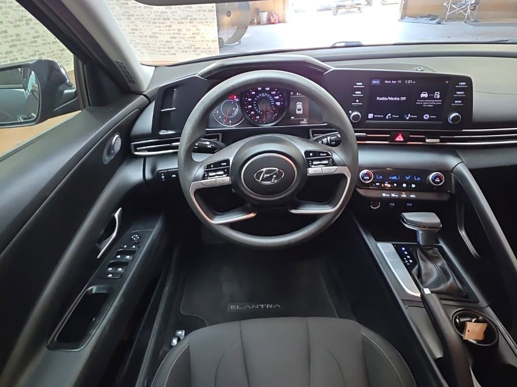 Used 2022 Hyundai Elantra SEL image 13