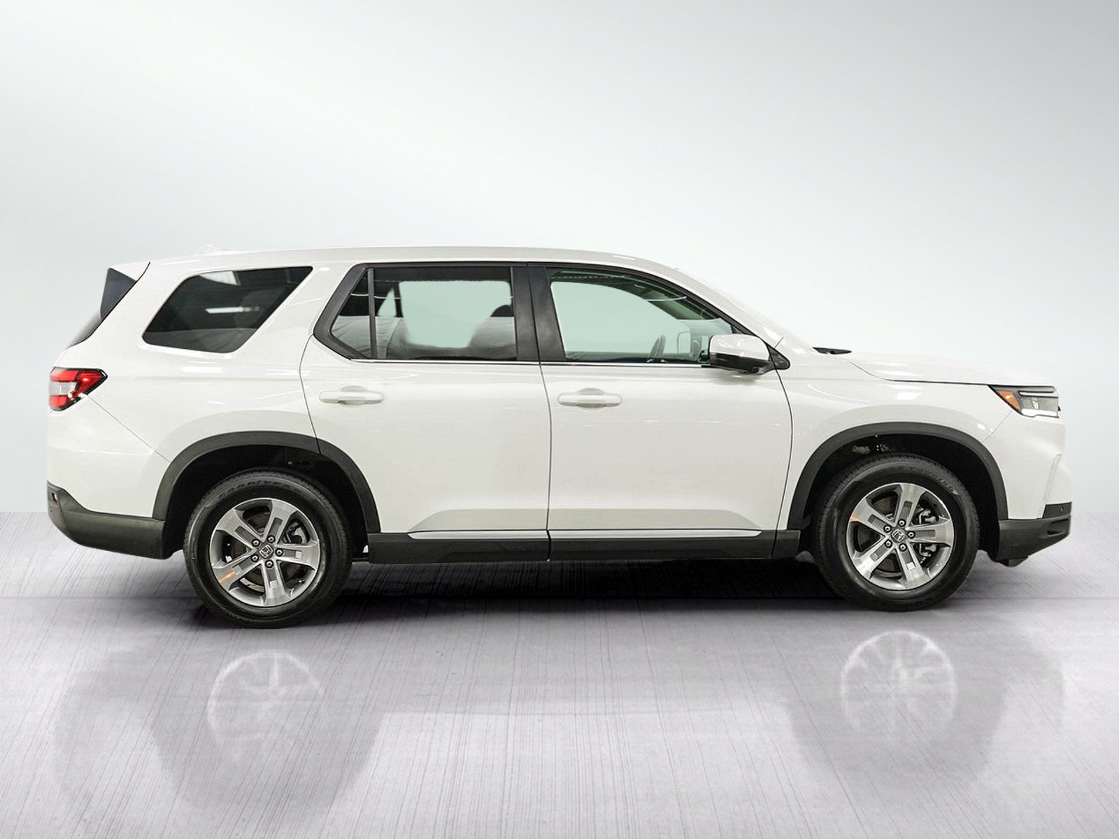 Used 2025 Honda Pilot EX-L image 6