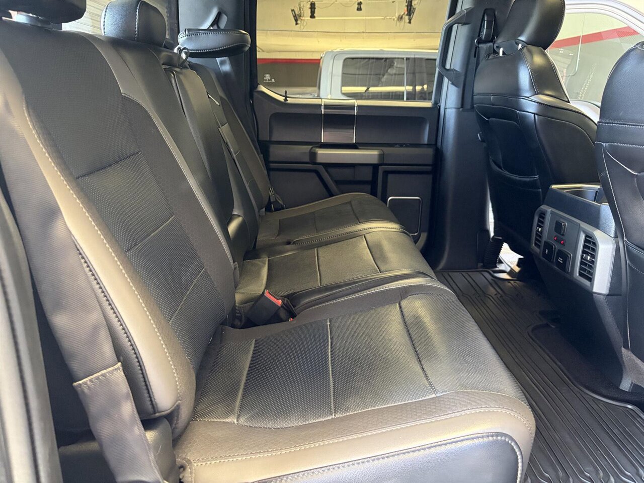 Used 2019 Ford F150 Raptor w/ Equipment Group 802A Luxury AWD/4WD image 32