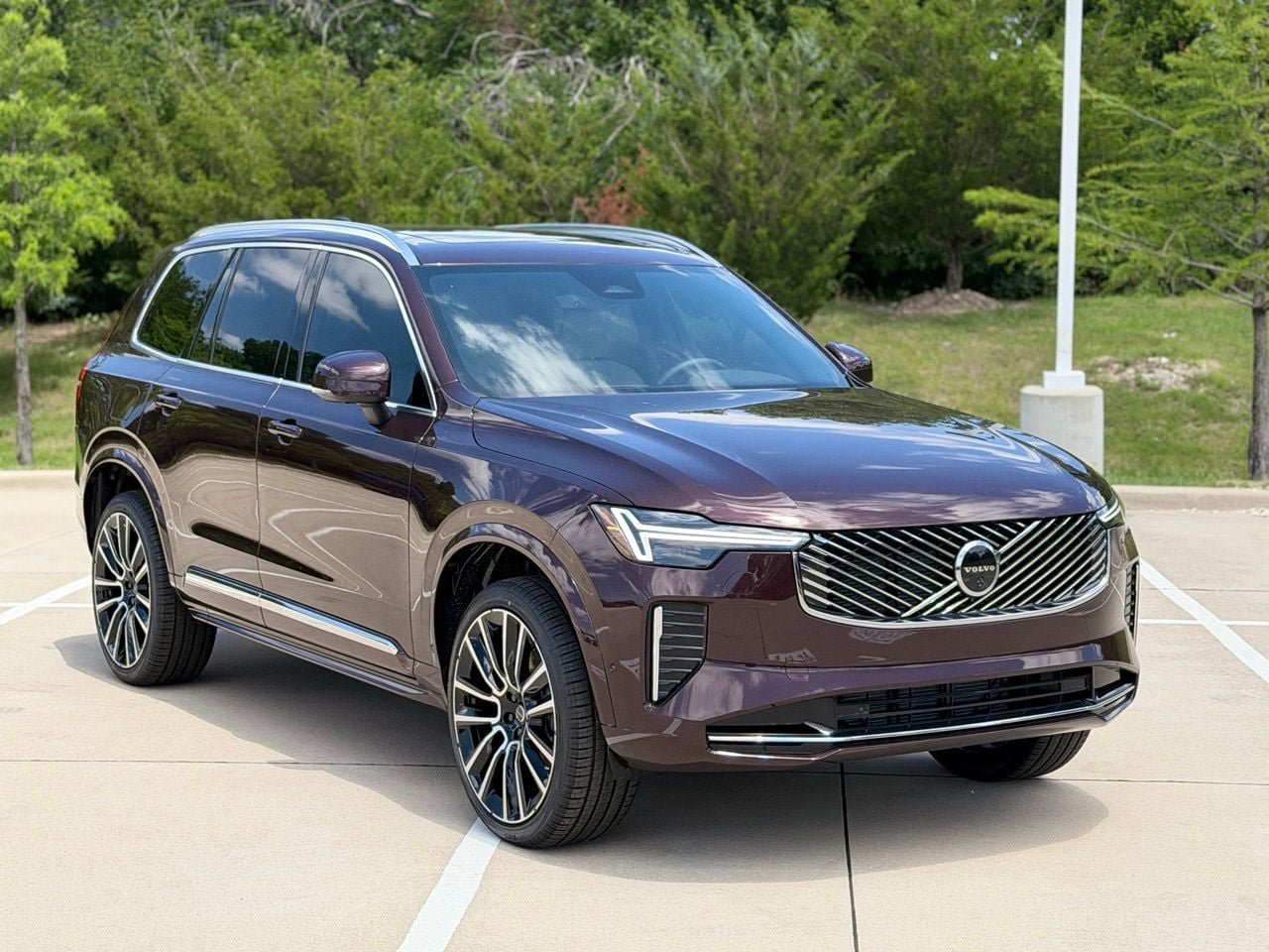 New 2026 Volvo XC90 B5 Plus w/ Protection Package Premier AWD/4WD image 4