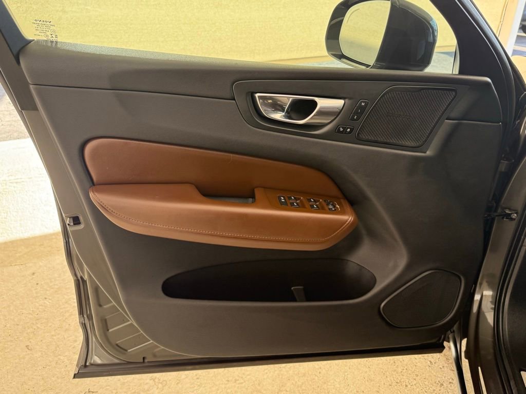 Used 2021 Volvo XC60 T5 Inscription w/ Advanced Package image 31