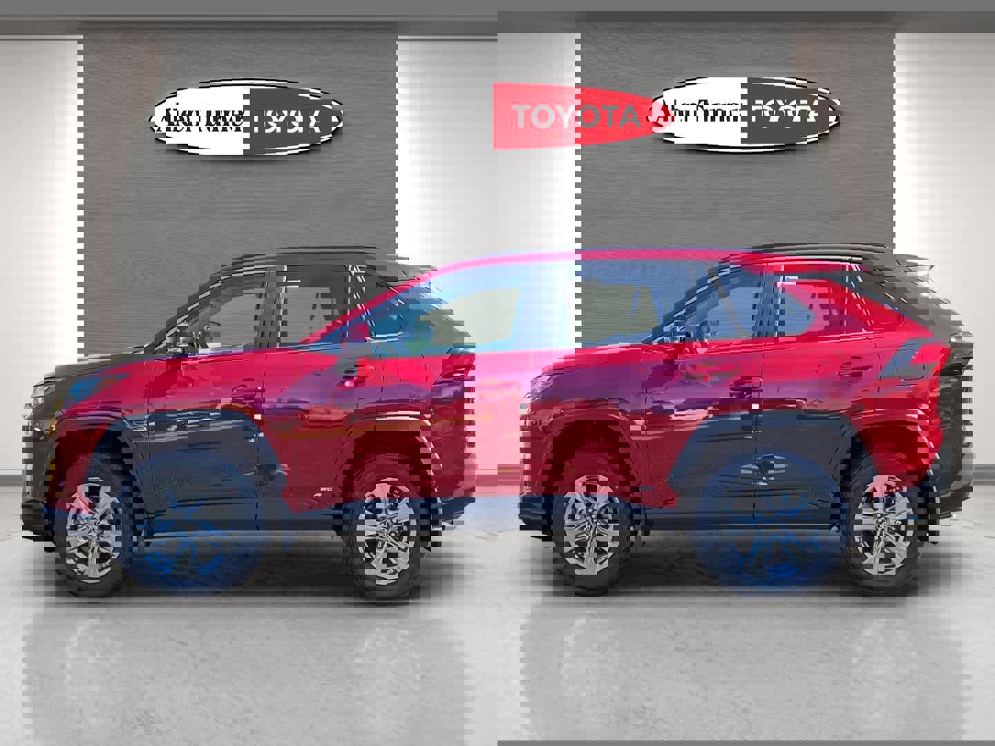 Used 2025 Toyota RAV4 XLE image 9