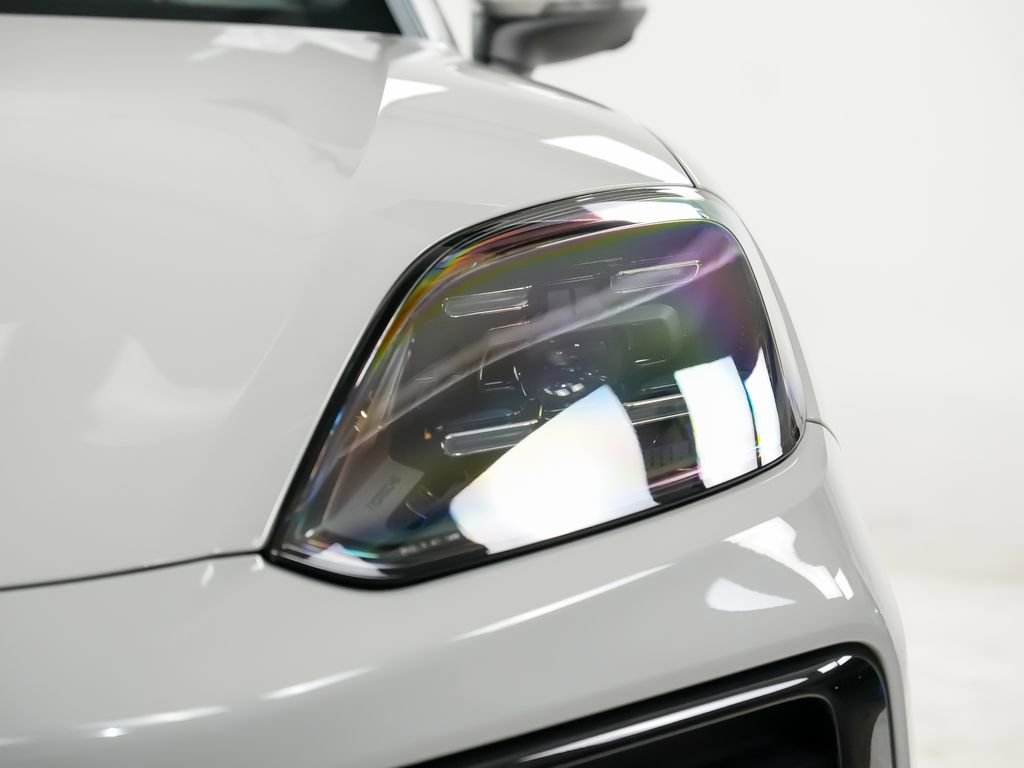 Used 2024 Porsche Cayenne AWD/4WD image 7