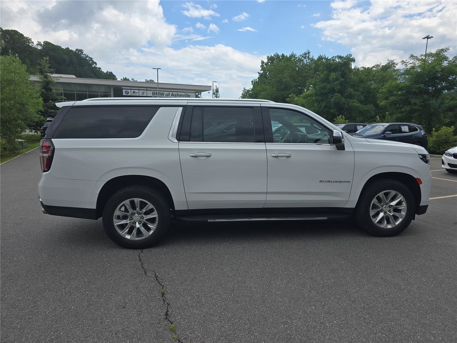 Used 2022 Chevrolet Suburban Premier AWD/4WD image 2