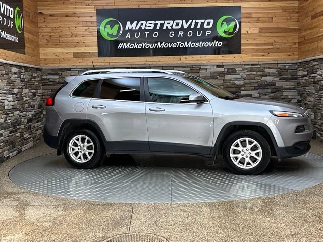 Used 2017 Jeep Cherokee Latitude w/ Cold Weather Group AWD/4WD image 15