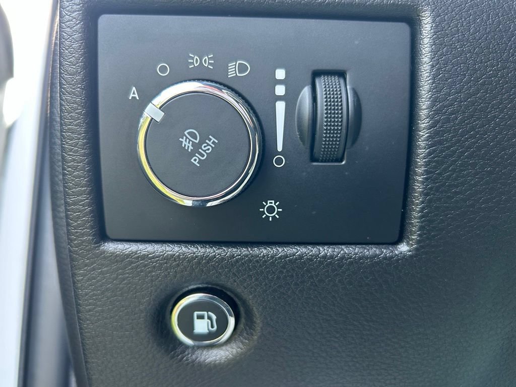Used 2021 Jeep Grand Cherokee Altitude AWD/4WD image 16