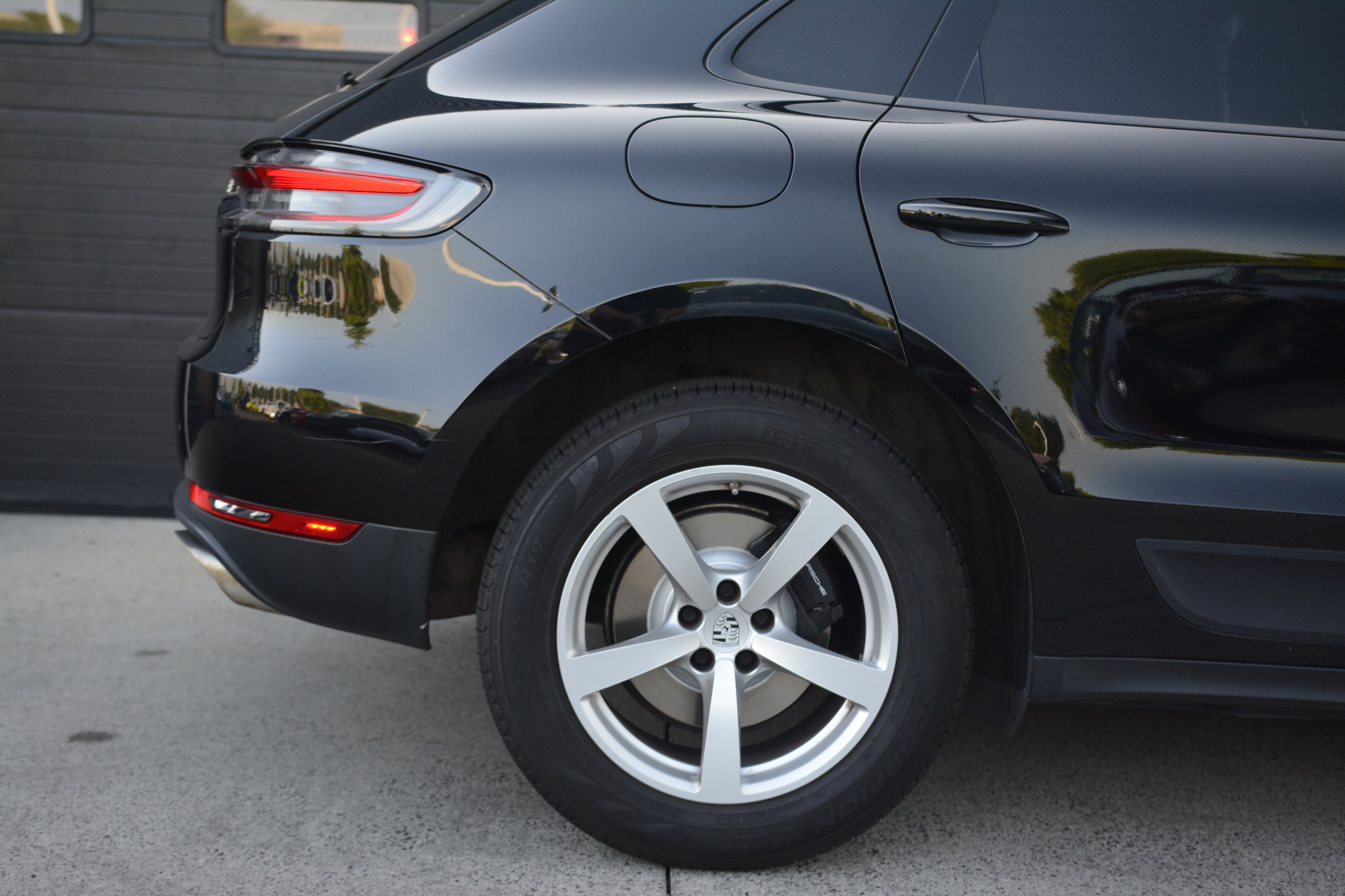 Certified 2019 Porsche Macan AWD/4WD image 38