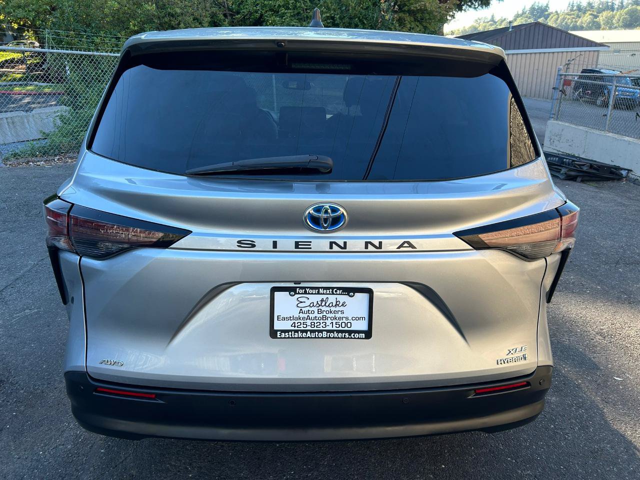 Used 2023 Toyota Sienna XLE AWD/4WD image 6