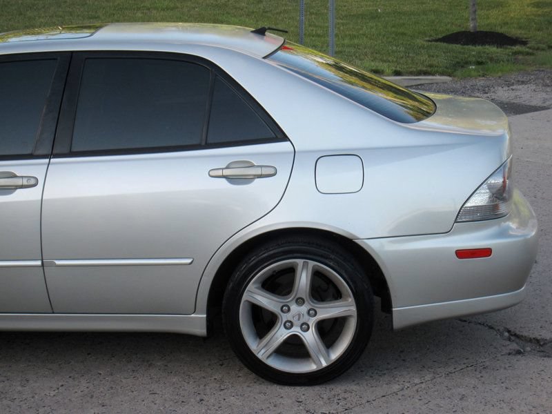 Used 2002 Lexus IS 300 RWD image 8