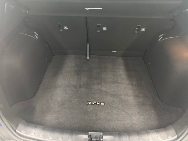 Used 2019 Nissan Kicks SV image 9