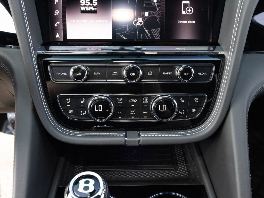 Used 2025 Bentley Bentayga AWD/4WD image 47