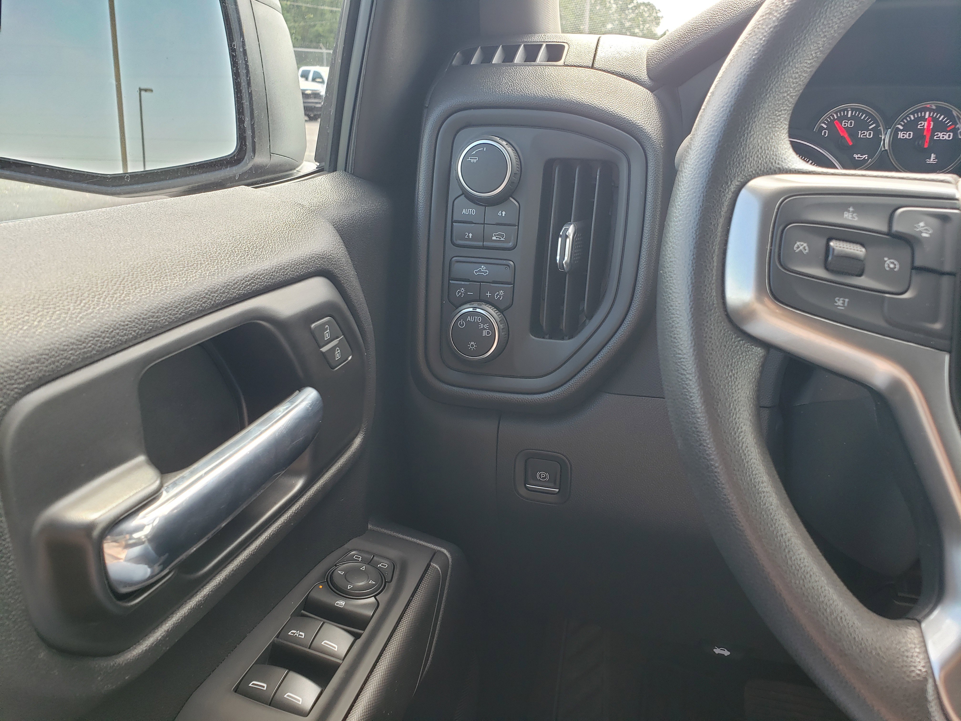 Used 2022 Chevrolet Silverado 1500 Custom w/ Safety Confidence Package AWD/4WD image 12