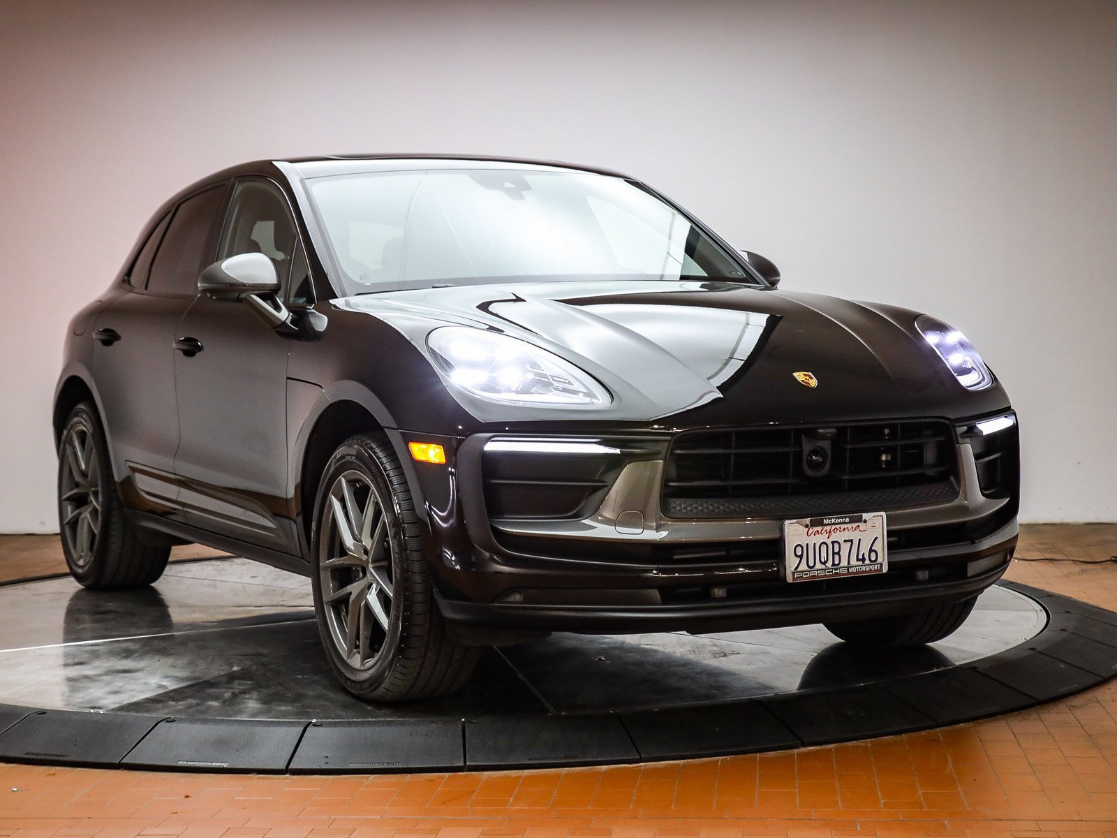 Certified 2025 Porsche Macan Turbo AWD/4WD image 13