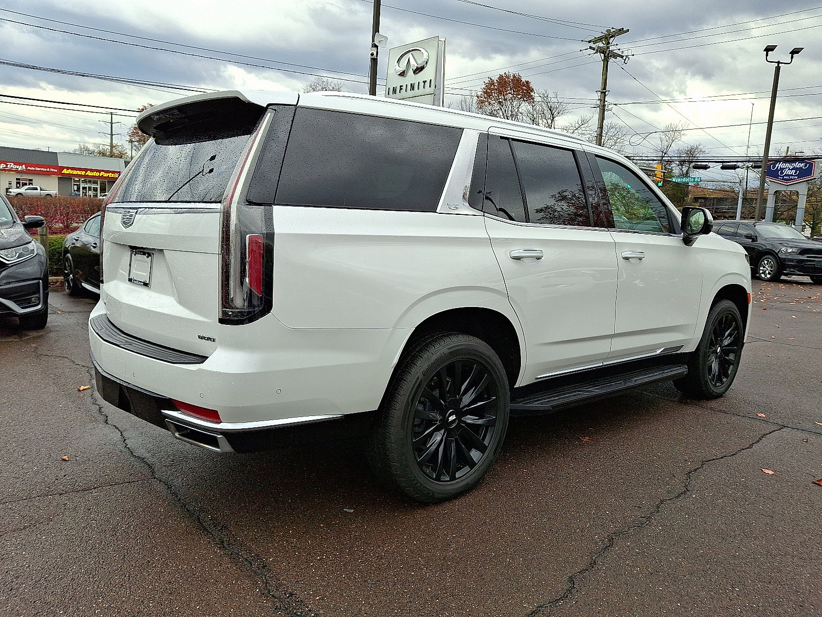 Used 2021 Cadillac Escalade Premium Luxury w/ LPO, Illumination Package image 6