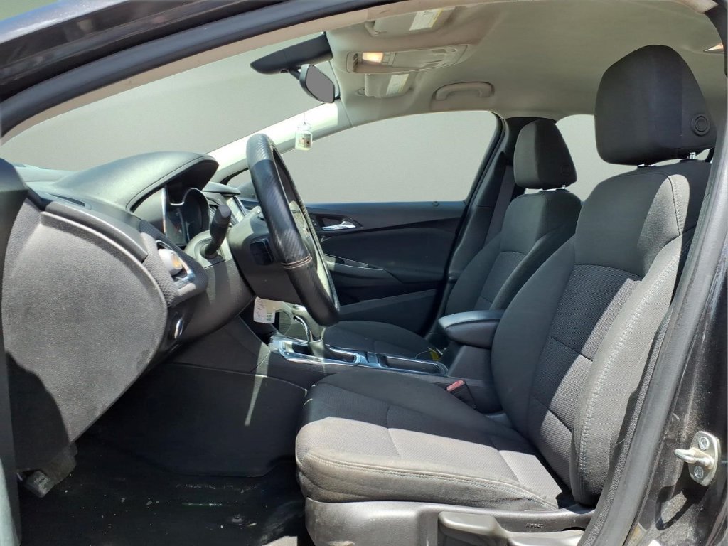 Used 2017 Chevrolet Cruze LT FWD image 2
