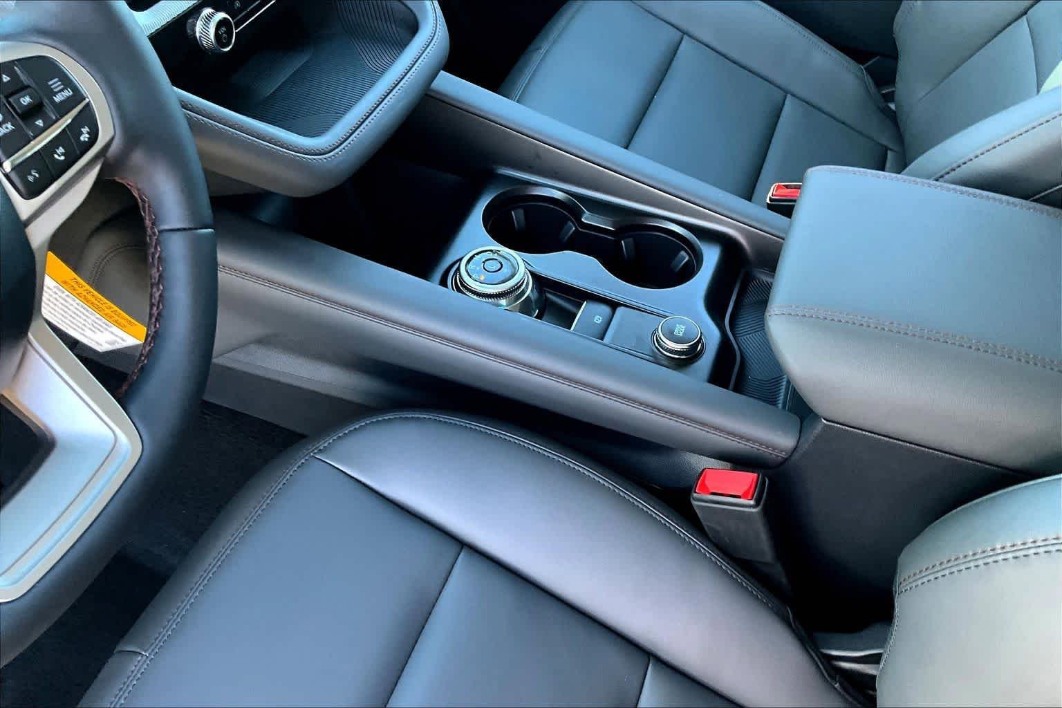 New 2026 Ford Explorer Active w/ Active Comfort Package image 7