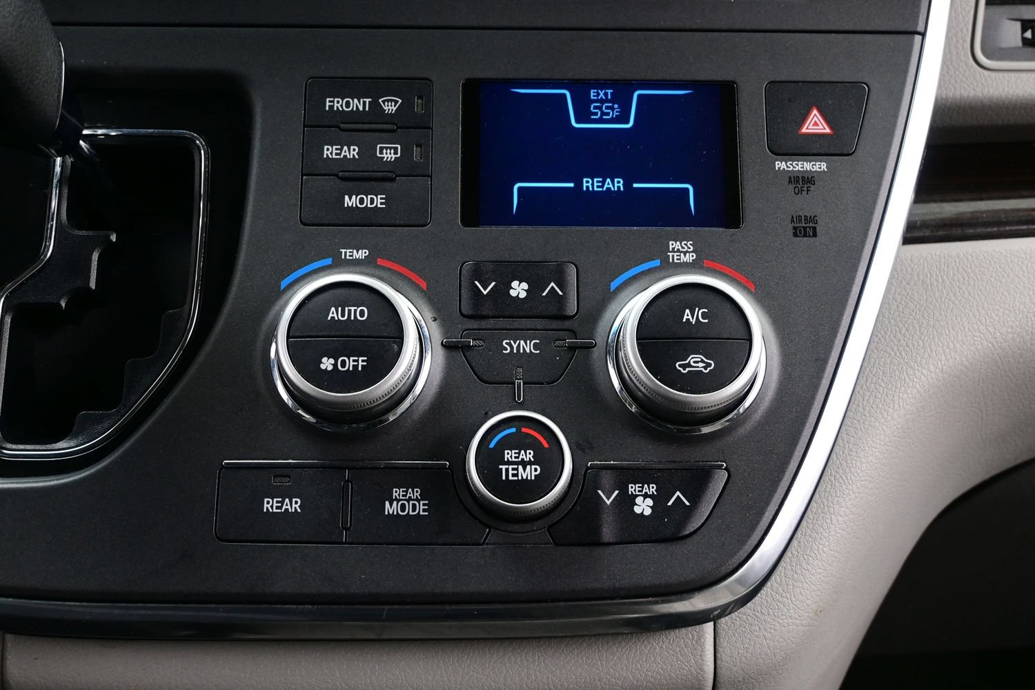 Used 2017 Toyota Sienna XLE w/ XLE Navigation Package FWD image 22