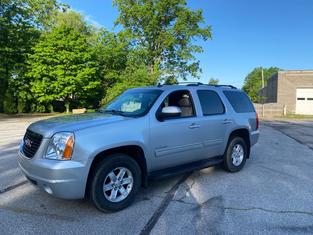Used 2012 GMC Yukon SLT AWD/4WD image 1