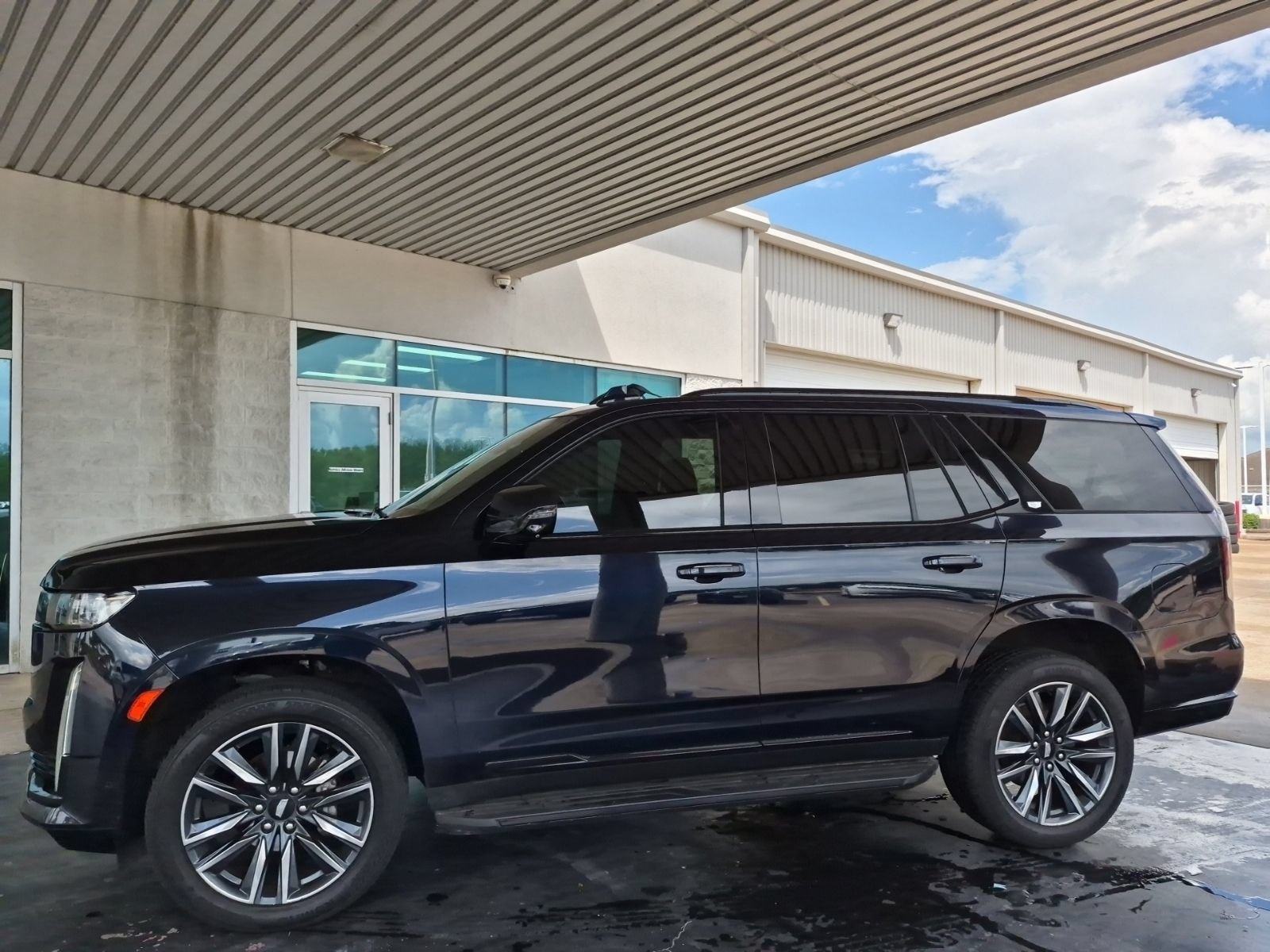 Used 2021 Cadillac Escalade Sport AWD/4WD image 2