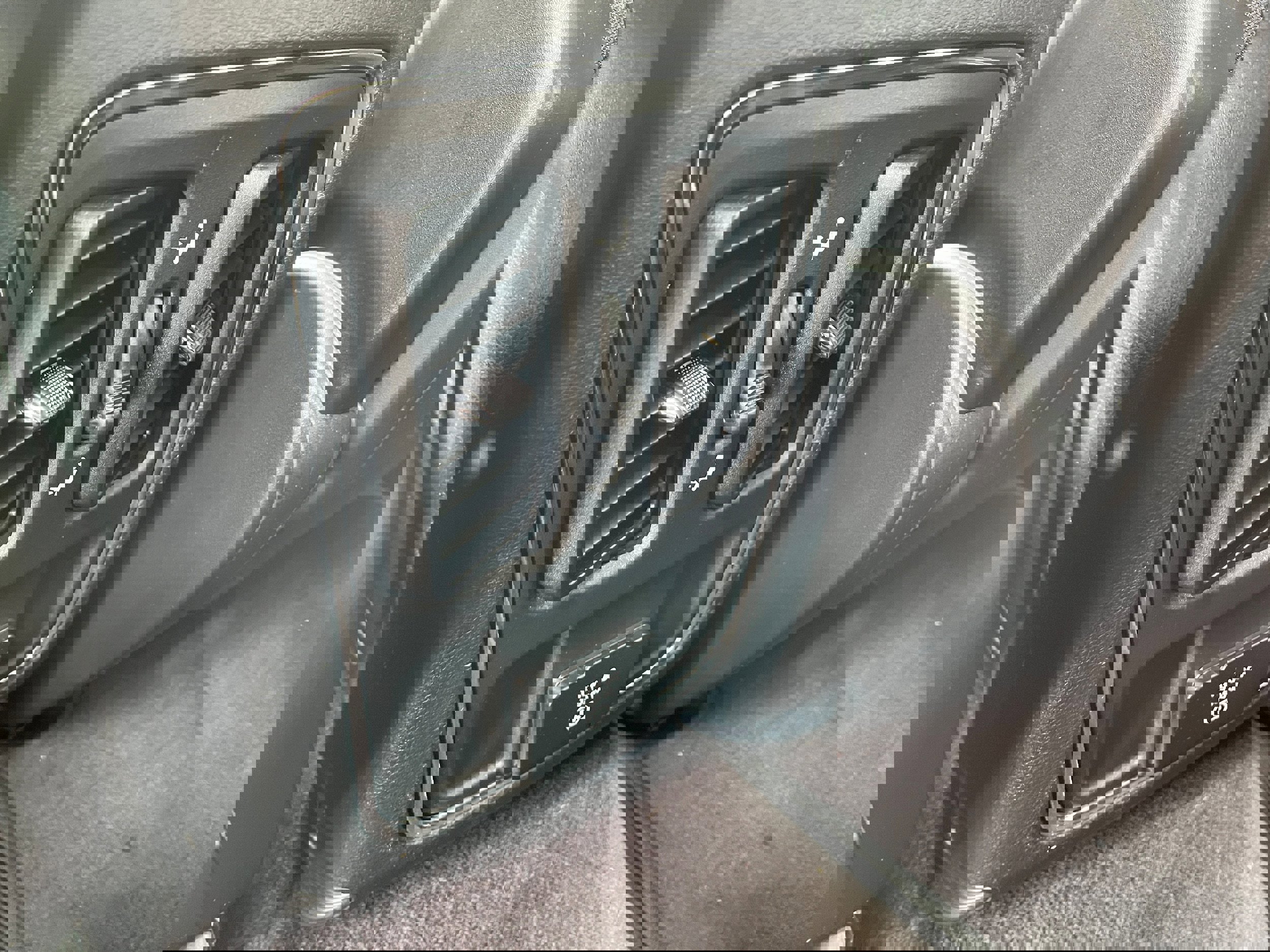 Used 2019 Jeep Grand Cherokee Laredo image 11