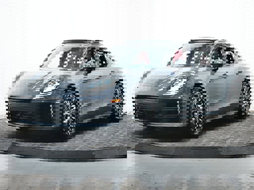 New 2025 Porsche Panamera 4