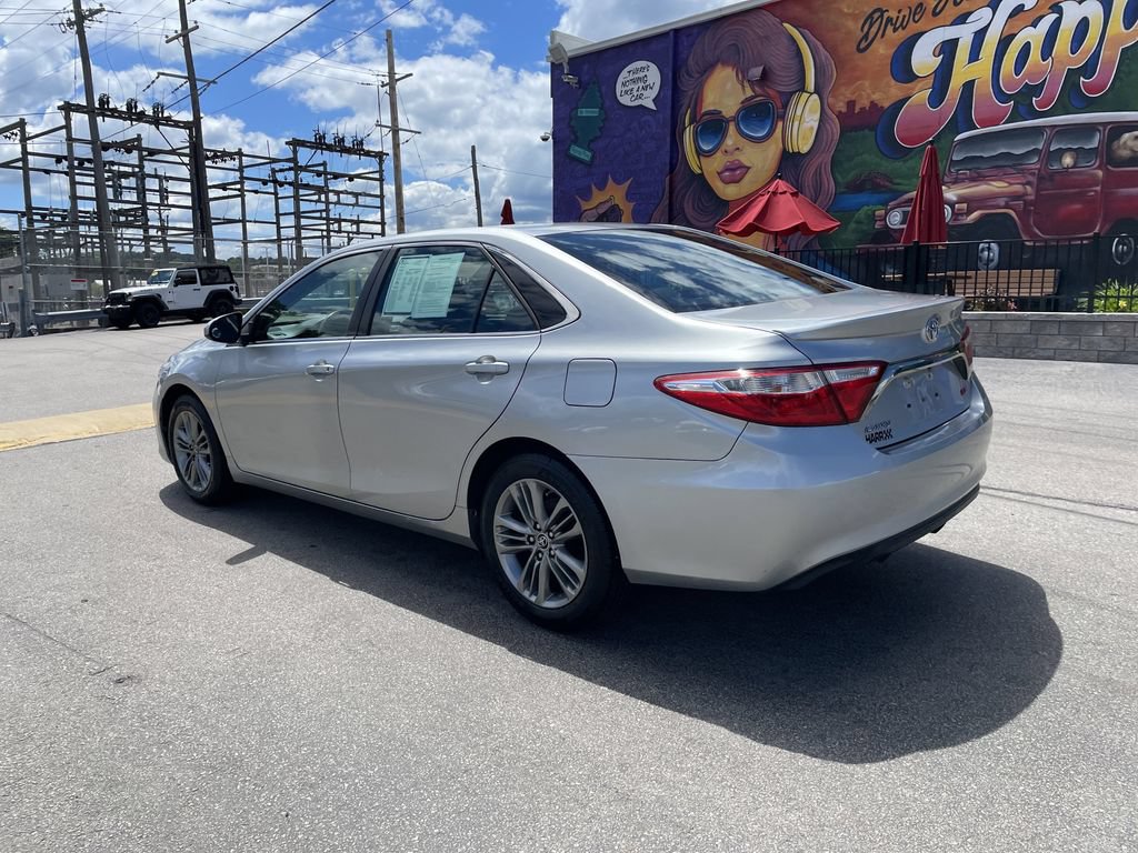 Used 2016 Toyota Camry SE FWD image 3