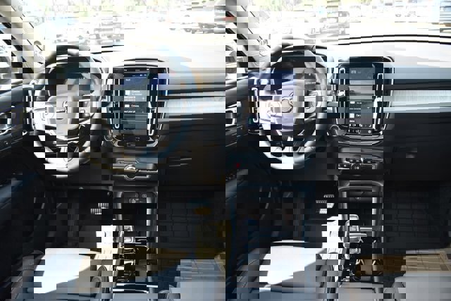 Used 2025 Volvo XC40 B5 Plus w/ Climate Package image 5