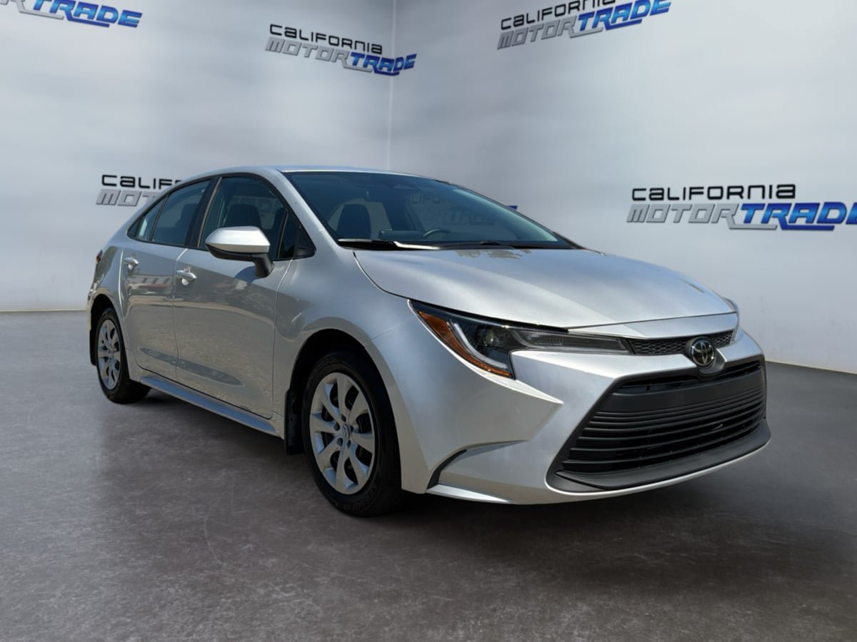 Used 2025 Toyota Corolla LE FWD image 3