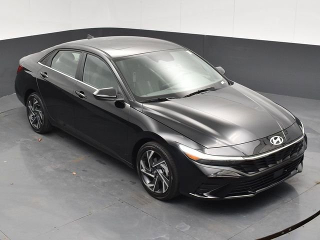 Used 2025 Hyundai Elantra SEL FWD image 47