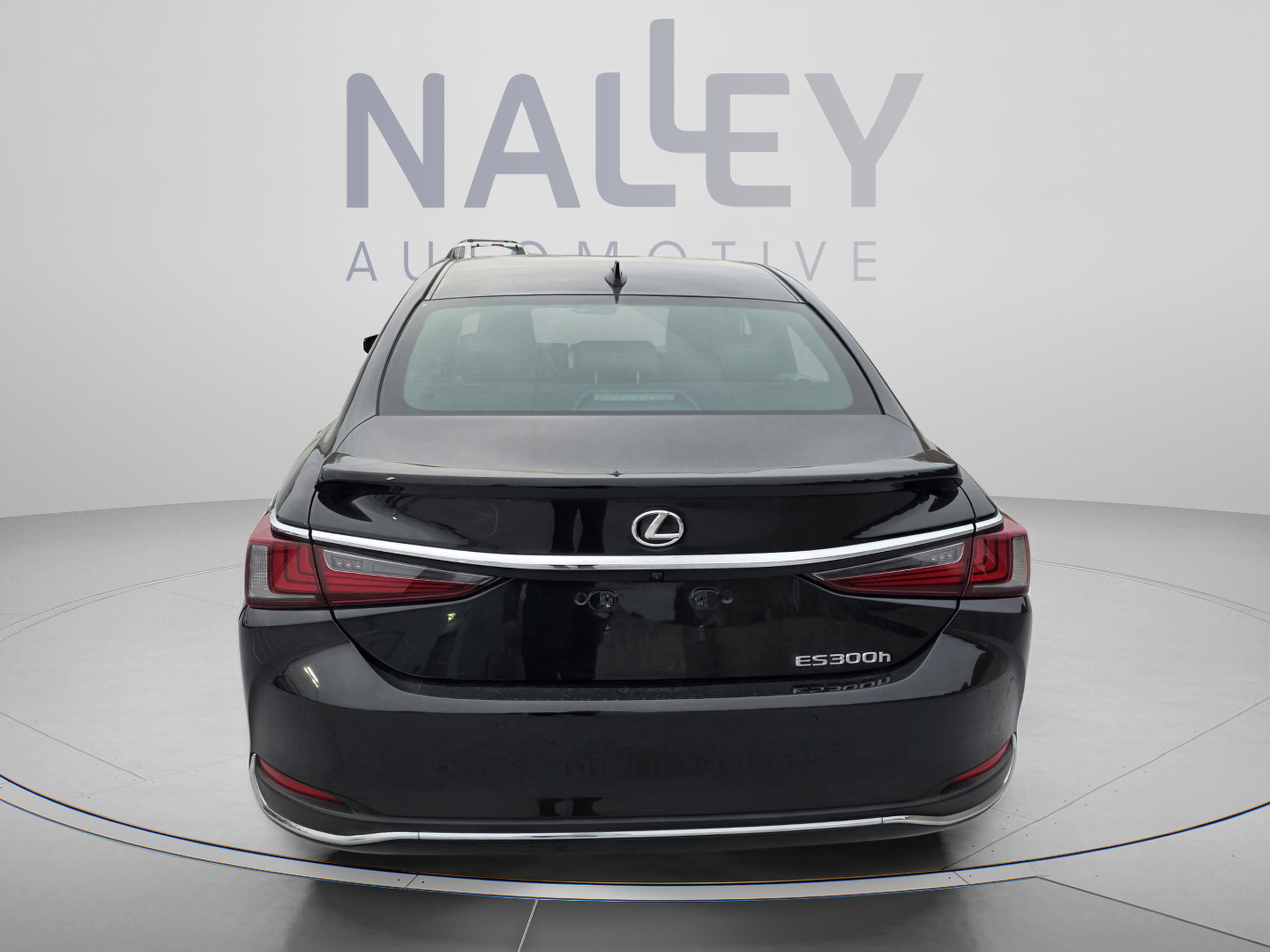 Used 2023 Lexus ES 300h w/ Premium Package image 4