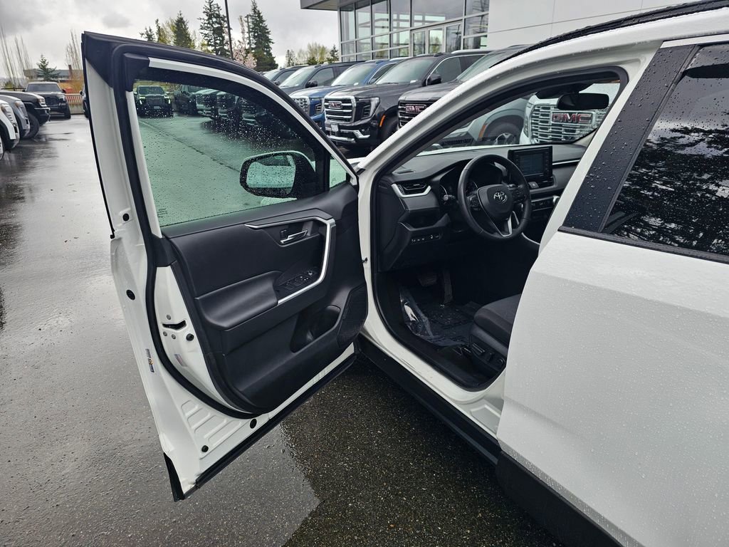 Used 2020 Toyota RAV4 XLE w/ Convenience Package AWD/4WD image 18