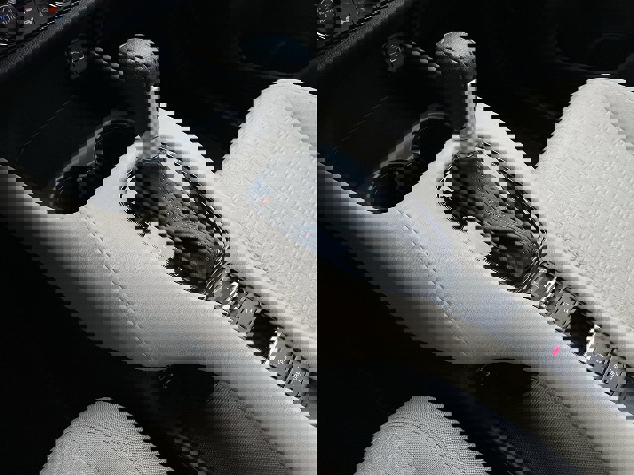 Used 2025 Honda HR-V LX image 35