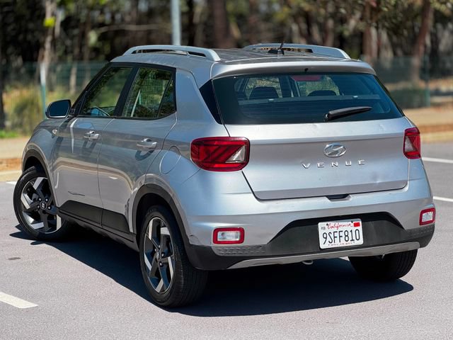 Used 2025 Hyundai Venue SEL FWD image 13
