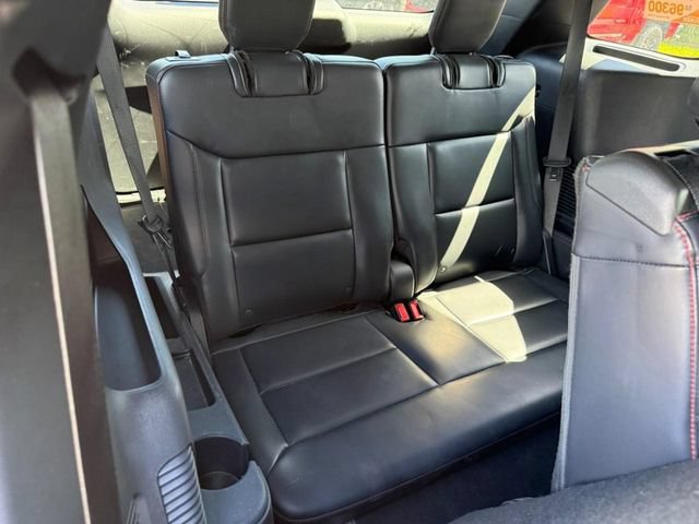 Used 2025 Ford Explorer ST-Line w/ ST-Line Street Pack AWD/4WD image 11