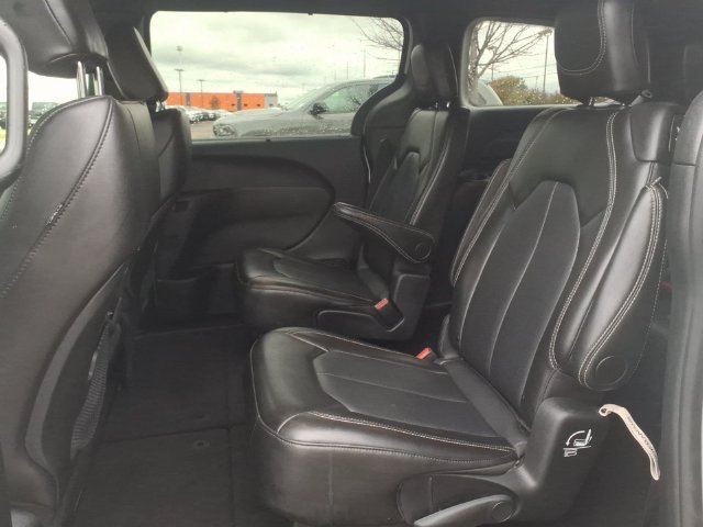 Certified 2025 Chrysler Pacifica Select FWD image 13