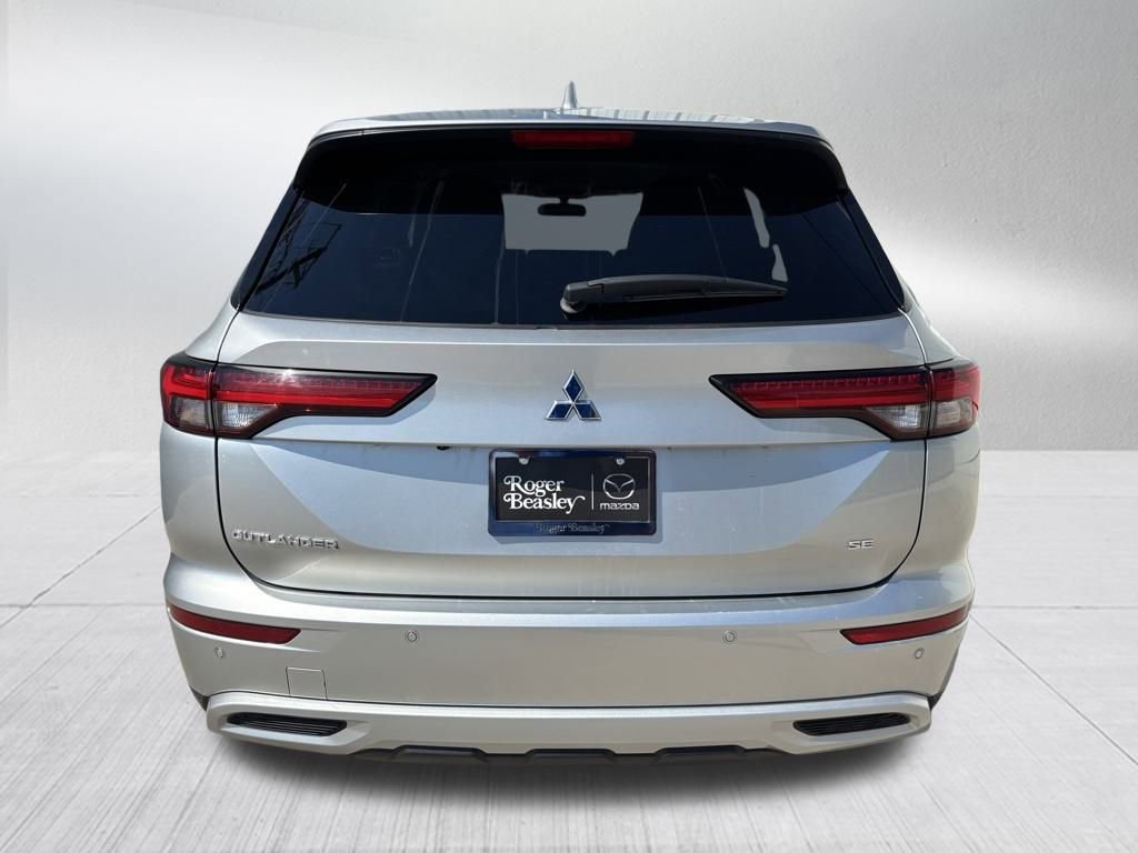 Used 2024 Mitsubishi Outlander SE image 9