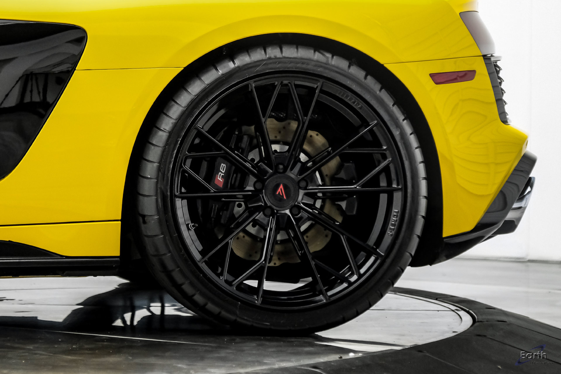 Used 2021 Audi R8 V10 w/ Premium Package RWD image 98