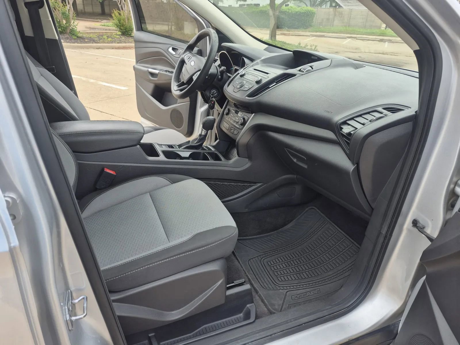 Used 2017 Ford Escape SE w/ SE Cold Weather Package FWD image 16